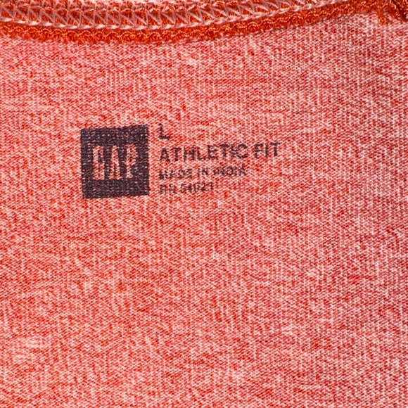 GAP Men's Two-Tone Red Raglan Tee - Picture 2 of 3